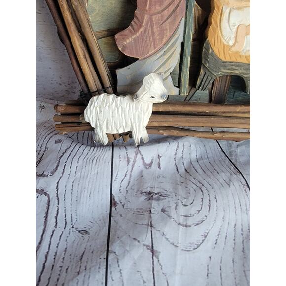 Wood Carved Christmas Nativity Hanging Hand Painted Jesus Mary Joseph Rustic 16" - Picture 4 of 9